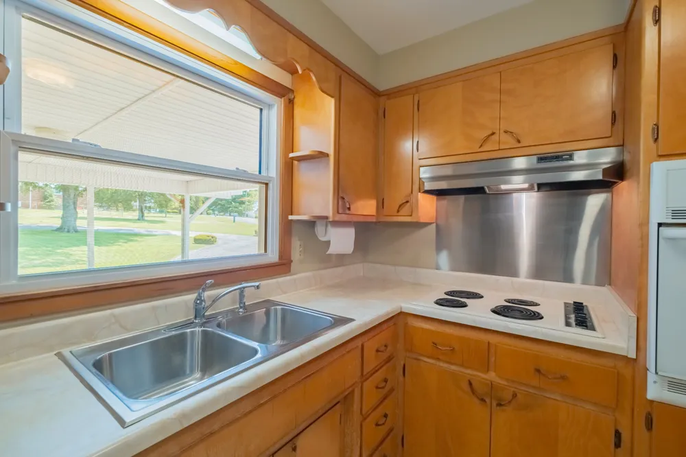 1111 Holders Cove Rd Winchester, TN 37398