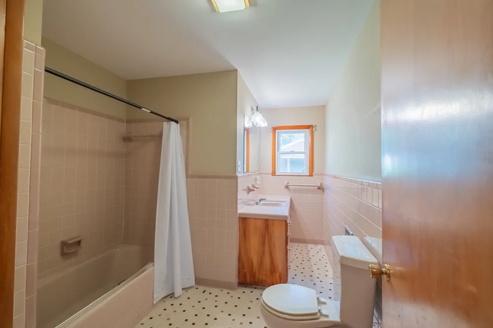1111 Holders Cove Rd Winchester, TN 37398