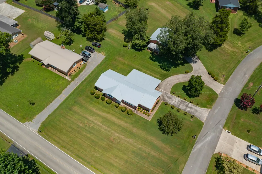 1111 Holders Cove Rd Winchester, TN 37398