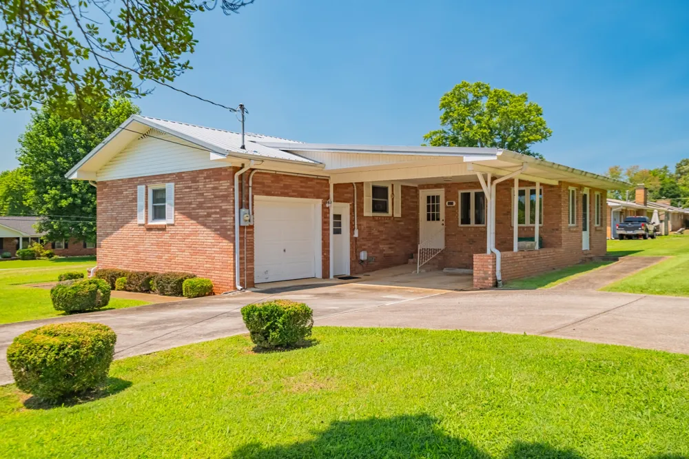 1111 Holders Cove Rd Winchester, TN 37398