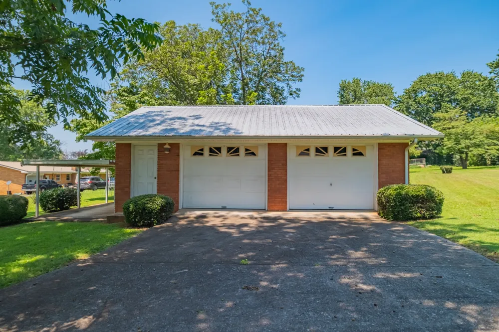 1111 Holders Cove Rd Winchester, TN 37398