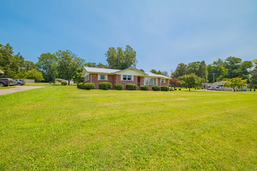 1111 Holders Cove Rd Winchester, TN 37398