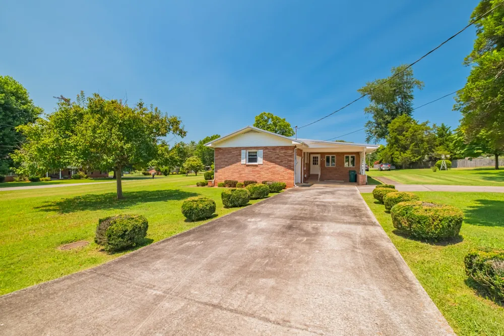 1111 Holders Cove Rd Winchester, TN 37398