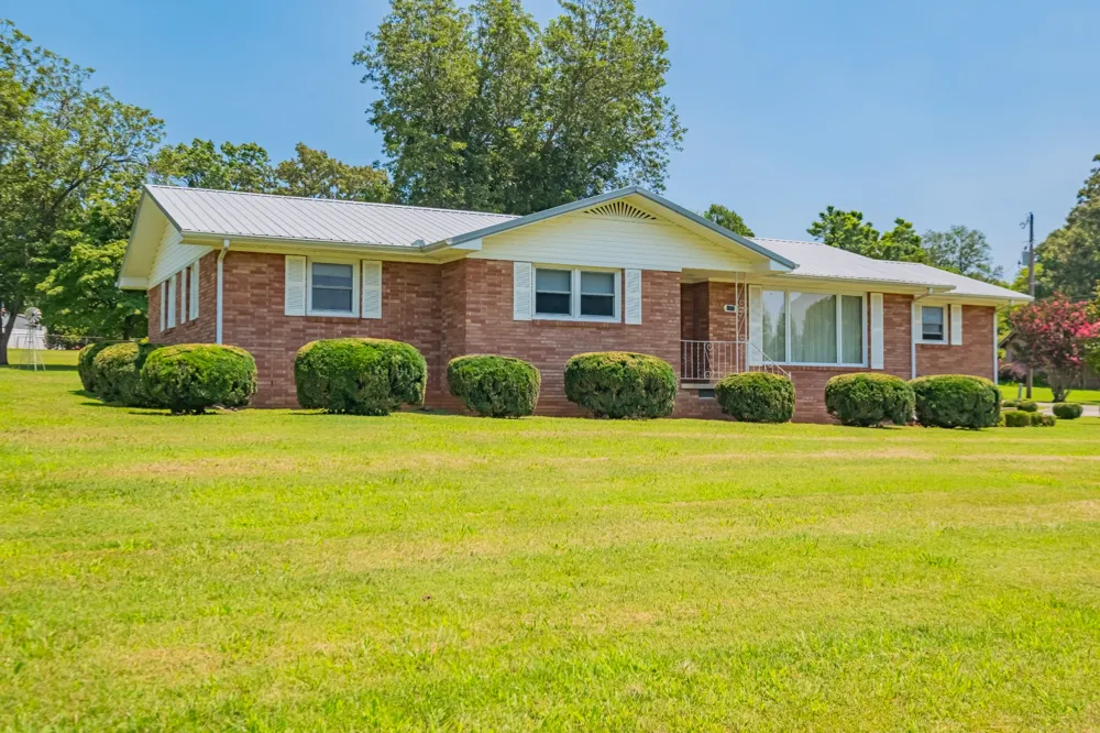 1111 Holders Cove Rd Winchester, TN 37398