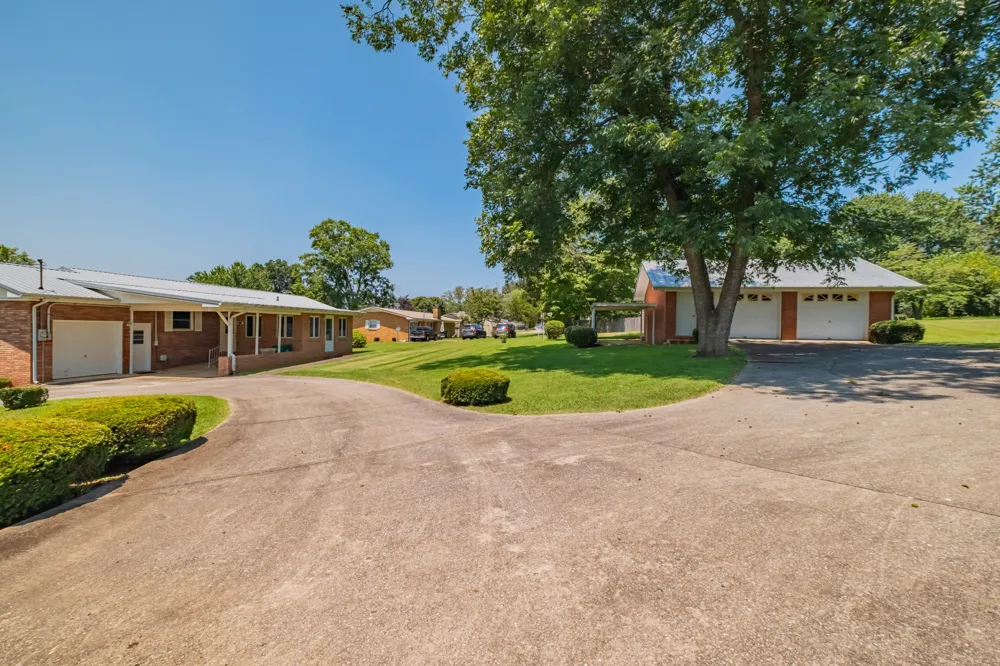 1111 Holders Cove Rd Winchester, TN 37398