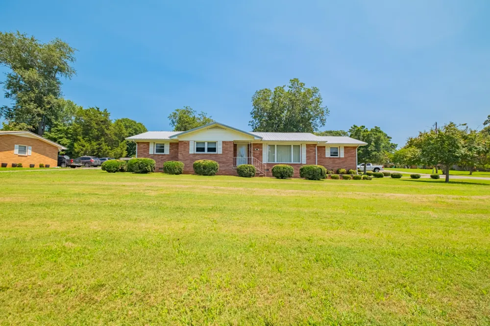 1111 Holders Cove Rd Winchester, TN 37398