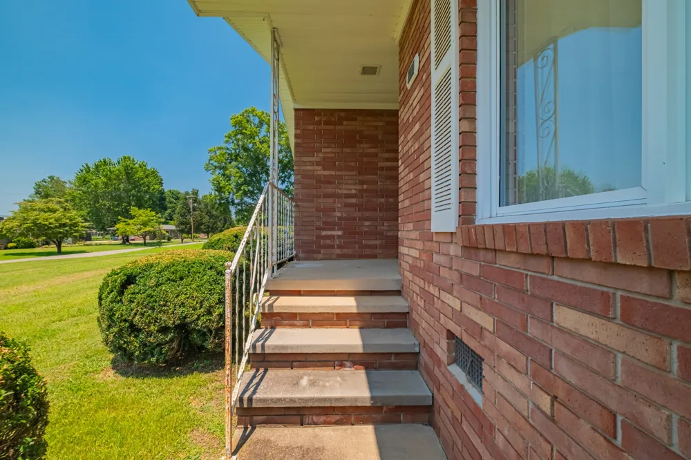 1111 Holders Cove Rd Winchester, TN 37398