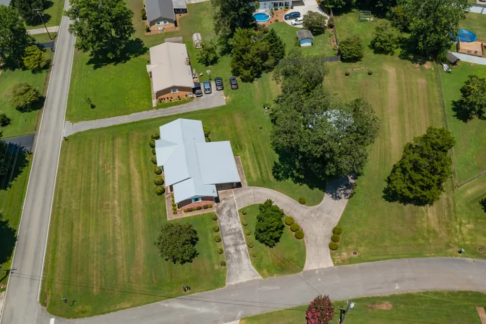 1111 Holders Cove Rd Winchester, TN 37398