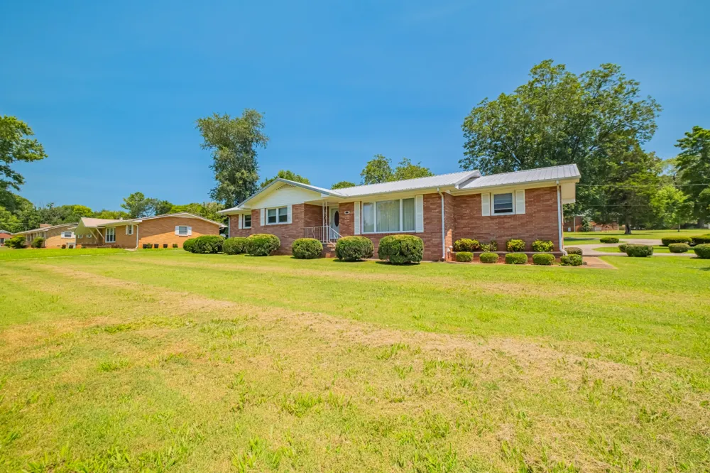 1111 Holders Cove Rd Winchester, TN 37398