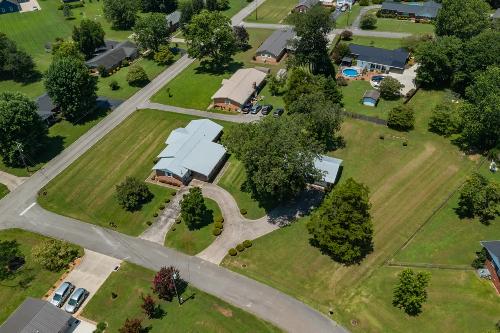 1111 Holders Cove Rd Winchester, TN 37398
