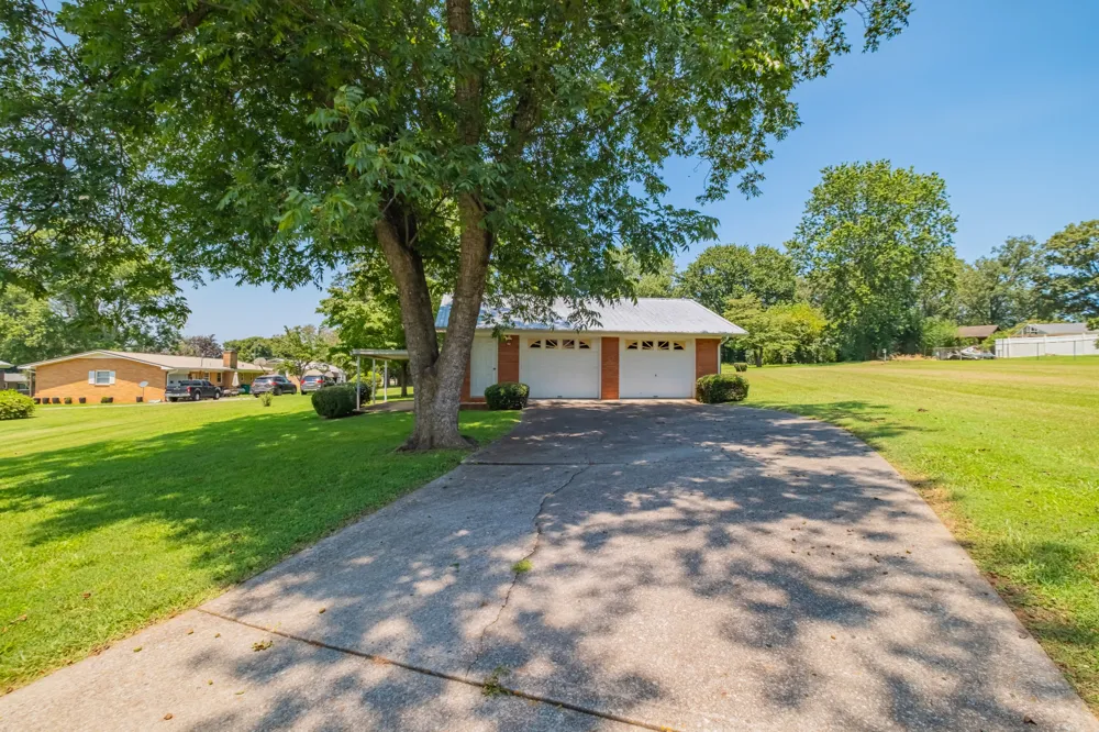 1111 Holders Cove Rd Winchester, TN 37398