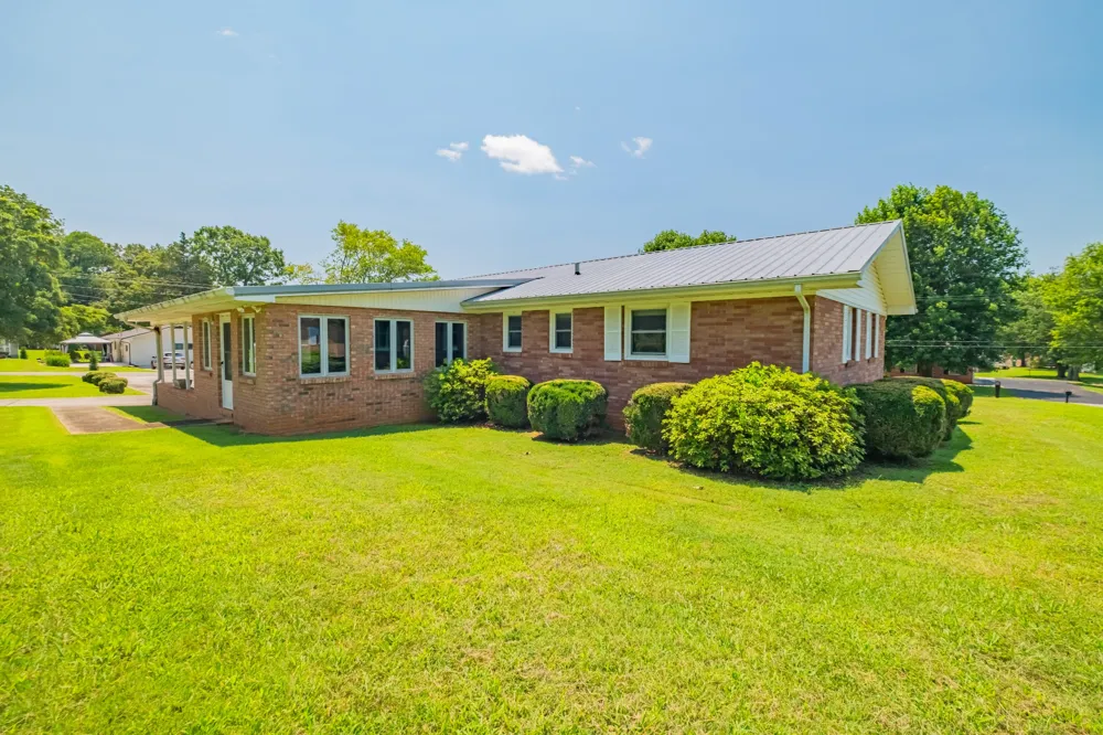 1111 Holders Cove Rd Winchester, TN 37398
