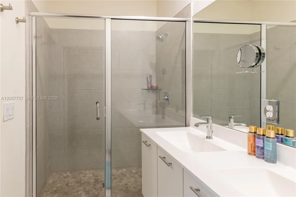 4623 NW 83rd Pkwy Doral, FL 33166
