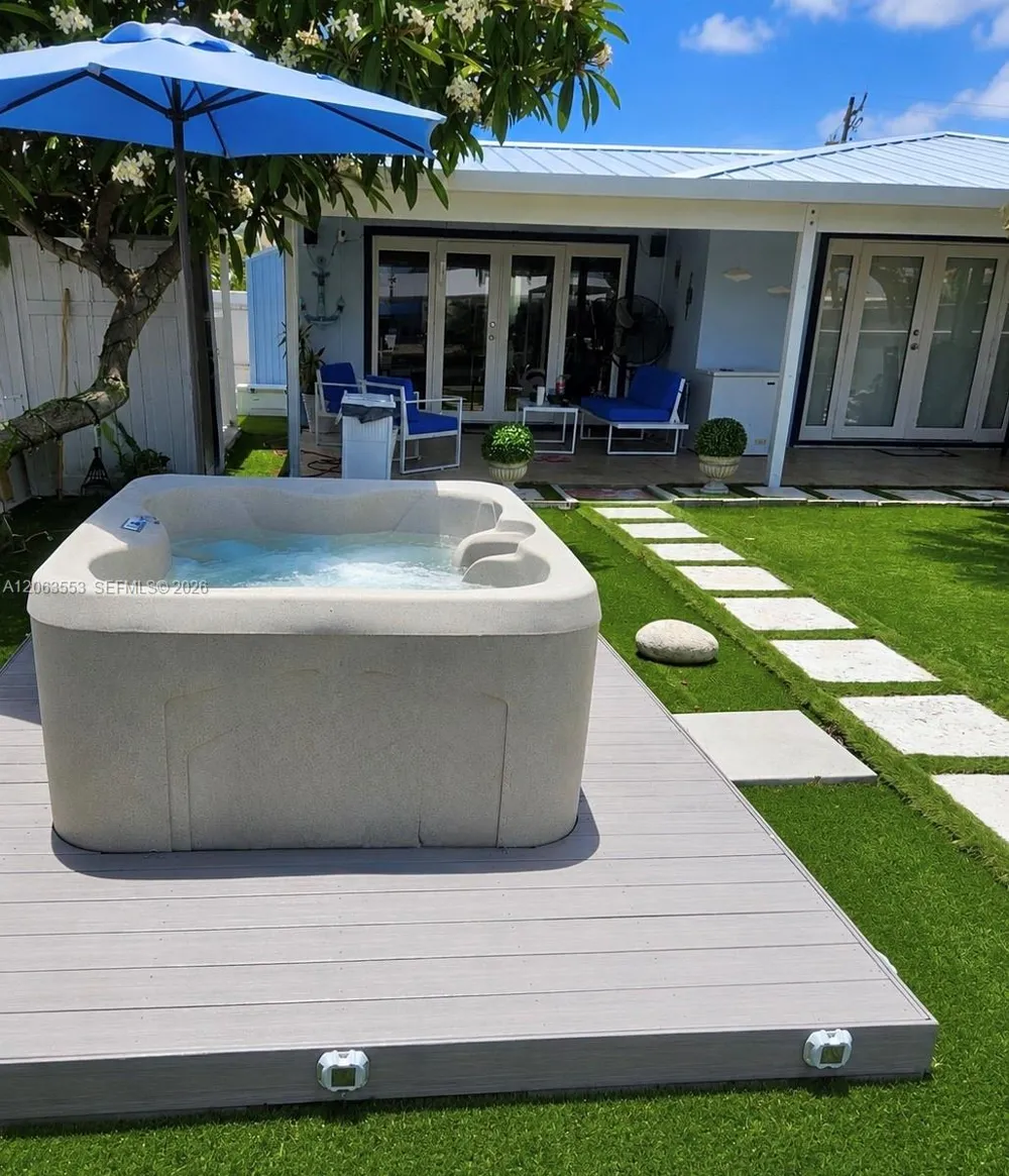 160 10th St Key Colony, FL 33051