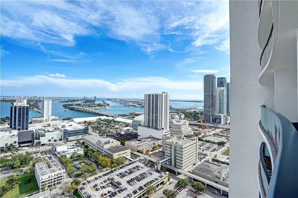 1600 NE 1st Ave #2903 Miami, FL 33132