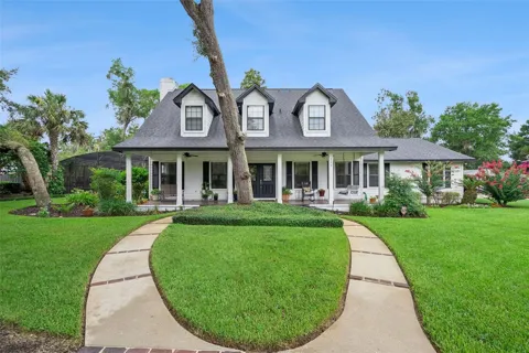 290 MANOR OAKS COURT