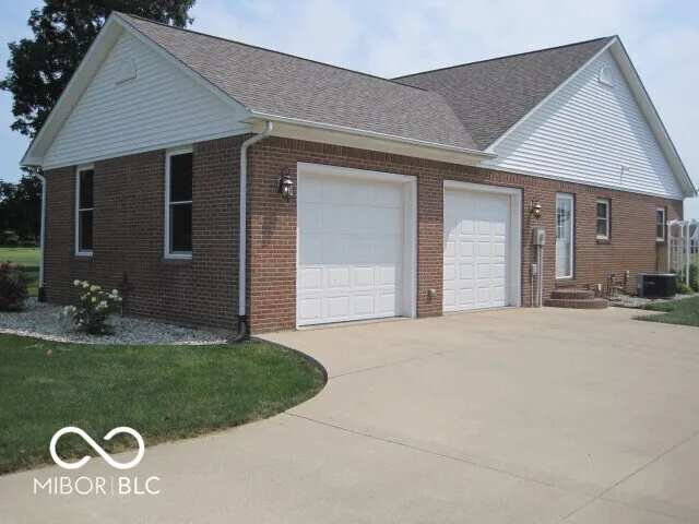 1025 500 W Lebanon, IN 46052