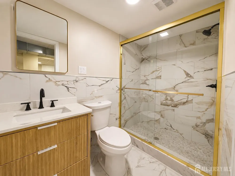 253 Parkview Terrace Middletown, NJ 07738