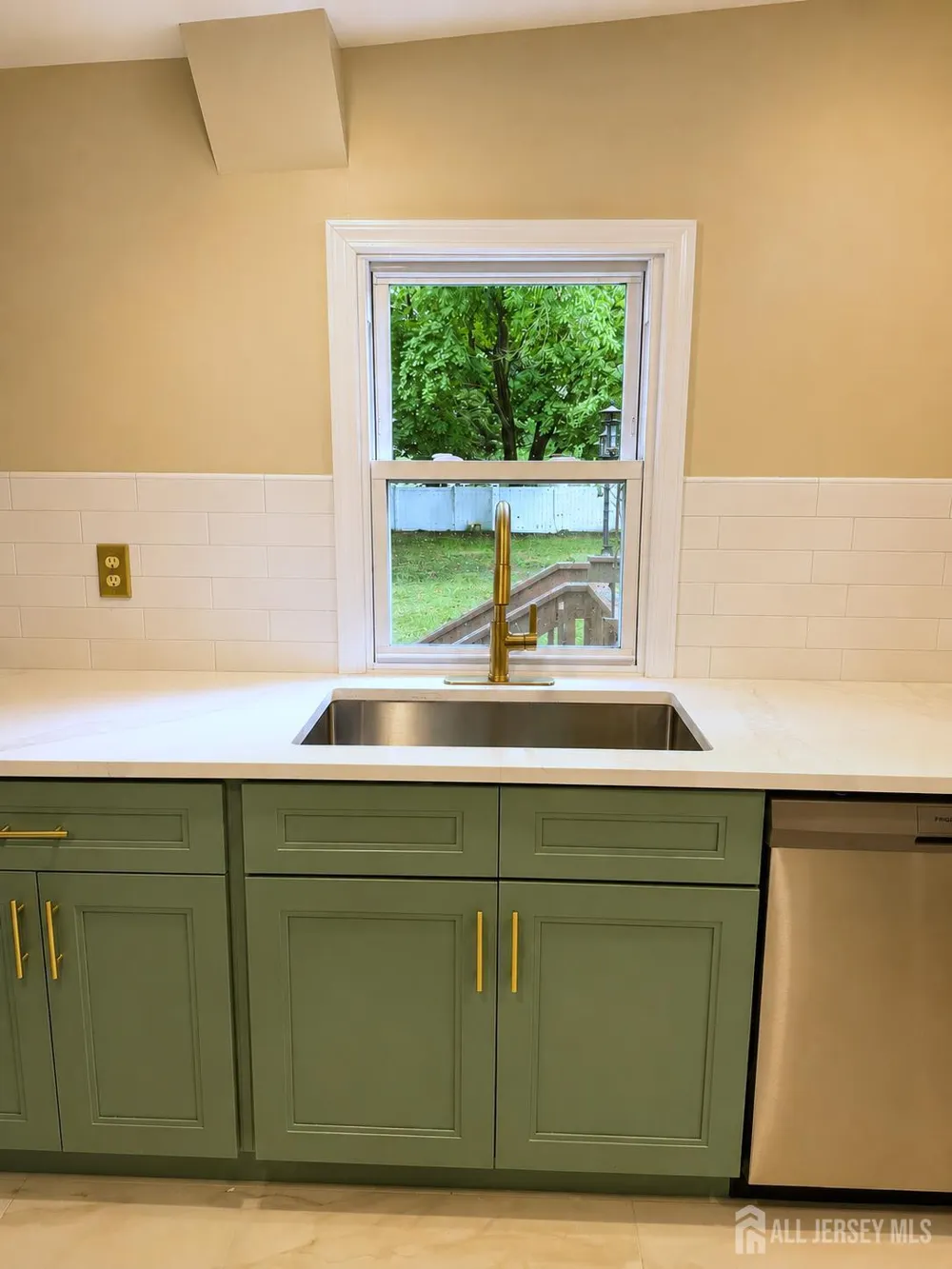 253 Parkview Terrace Middletown, NJ 07738