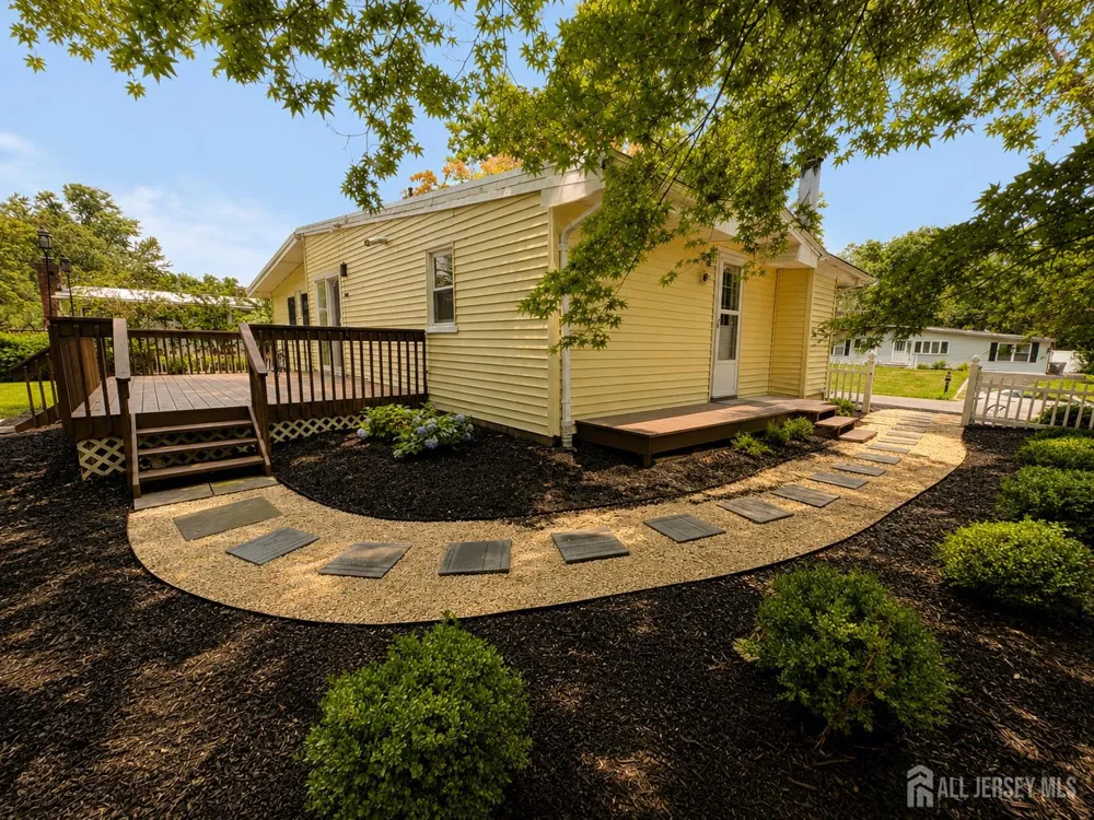 253 Parkview Terrace Middletown, NJ 07738
