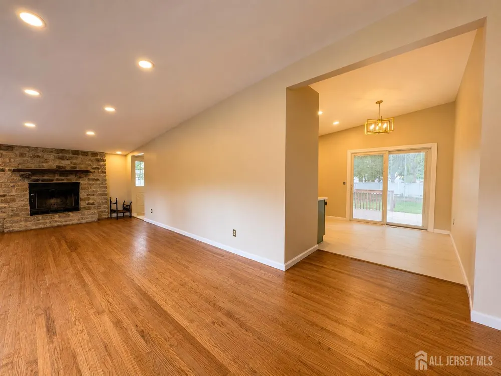 253 Parkview Terrace Middletown, NJ 07738