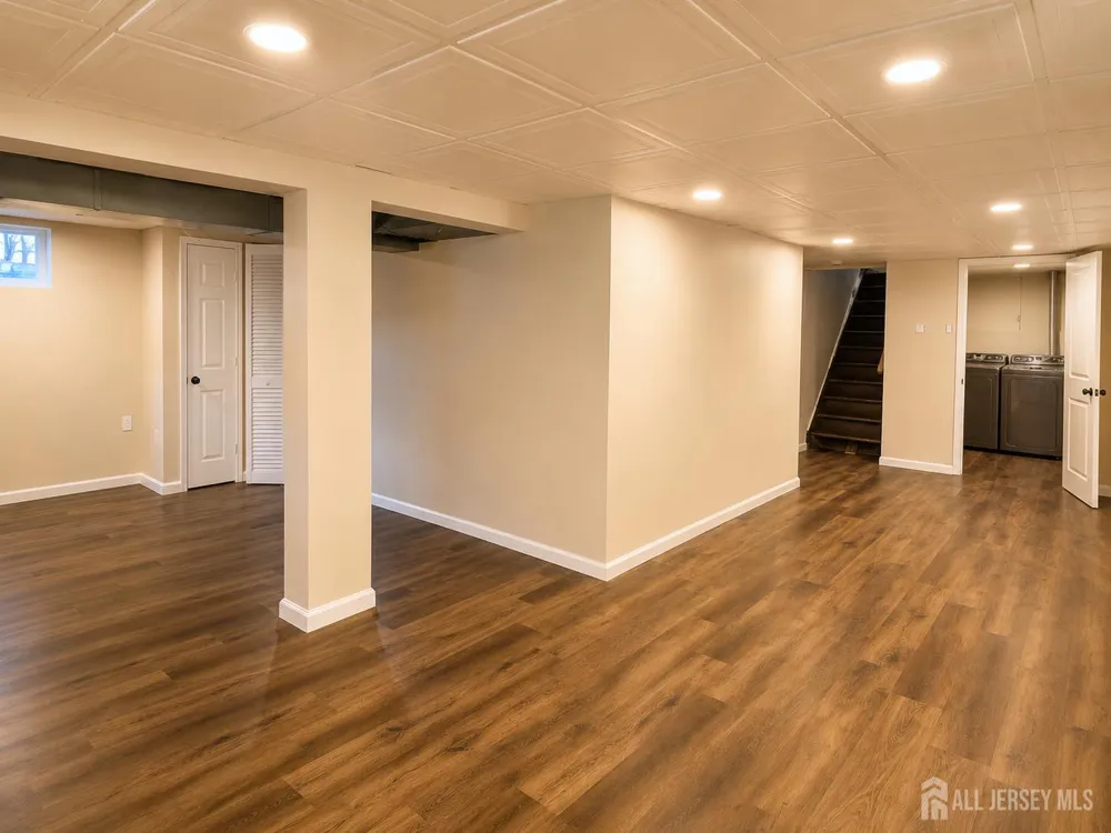 253 Parkview Terrace Middletown, NJ 07738