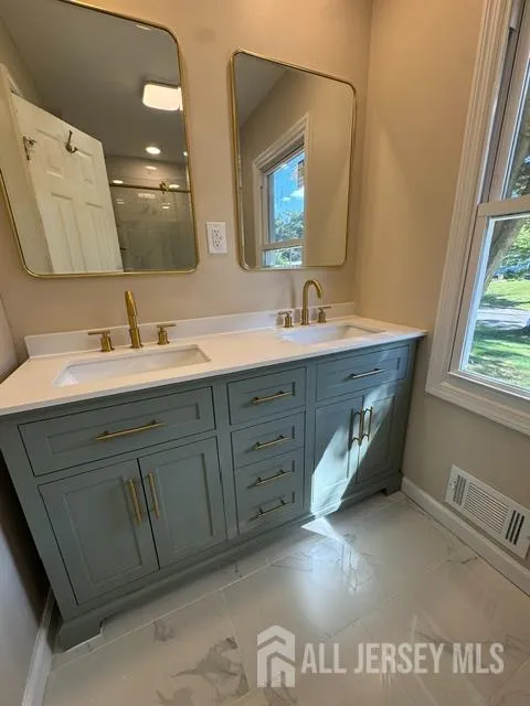 253 Parkview Terrace Middletown, NJ 07738