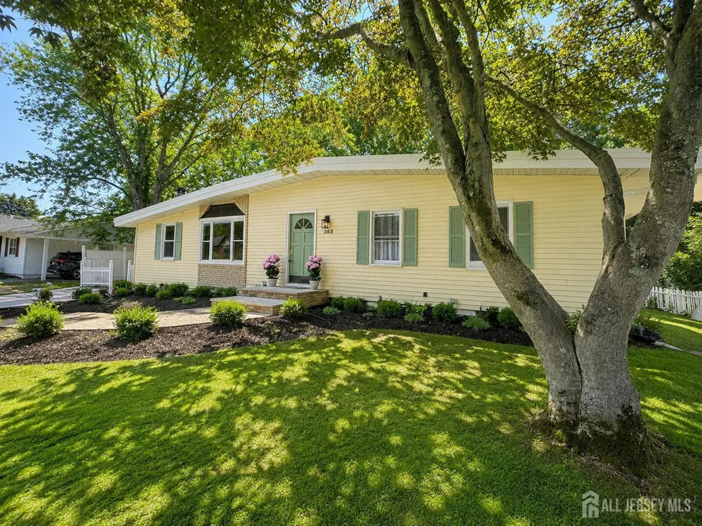 253 Parkview Terrace Middletown, NJ 07738