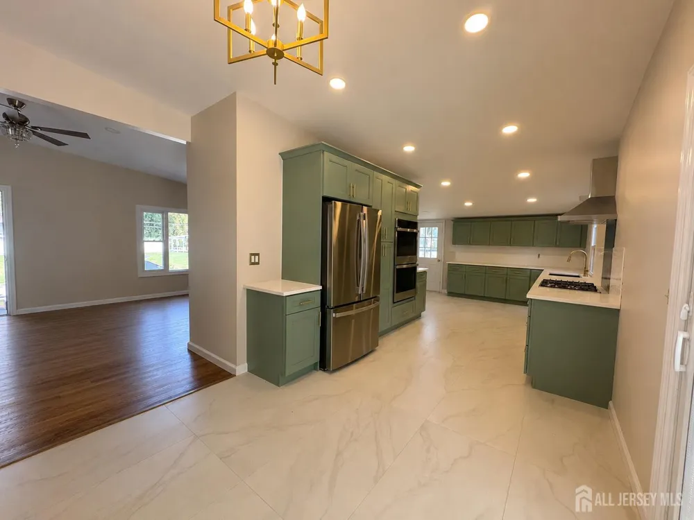 253 Parkview Terrace Middletown, NJ 07738