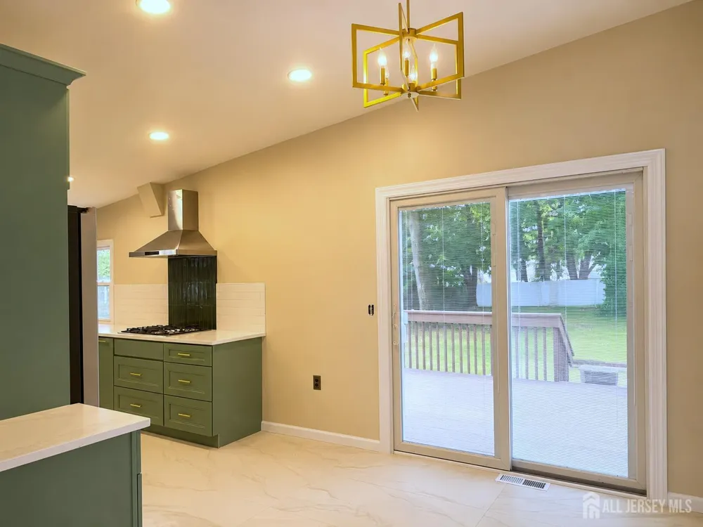 253 Parkview Terrace Middletown, NJ 07738