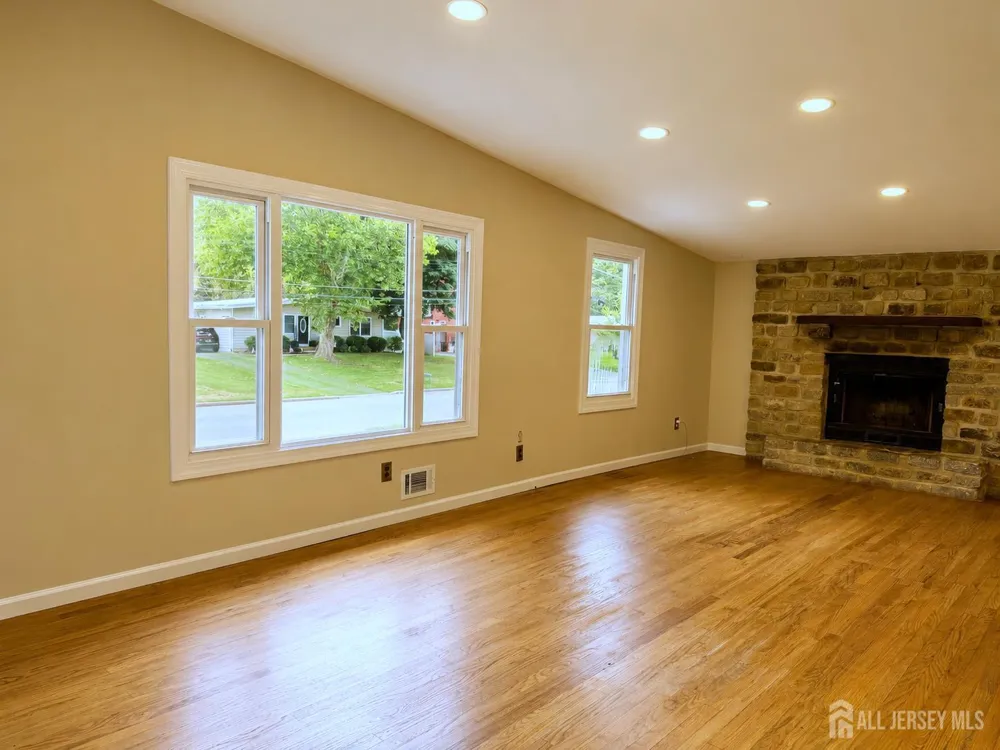 253 Parkview Terrace Middletown, NJ 07738