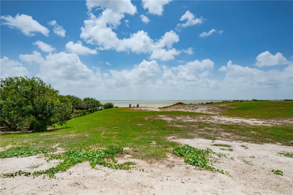 1102 1st Street Bayside, TX 78340