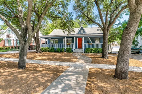 5012 Calmont Avenue