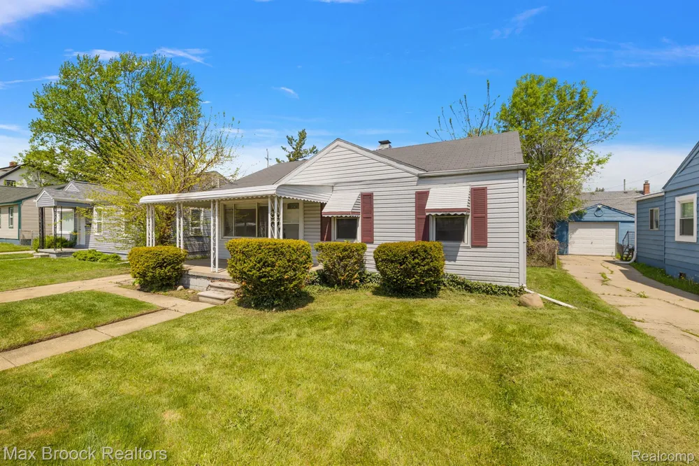 561 E Bennett Avenue Ferndale City, MI 48220