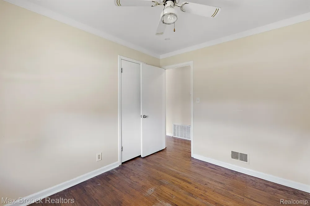 561 E Bennett Avenue Ferndale City, MI 48220