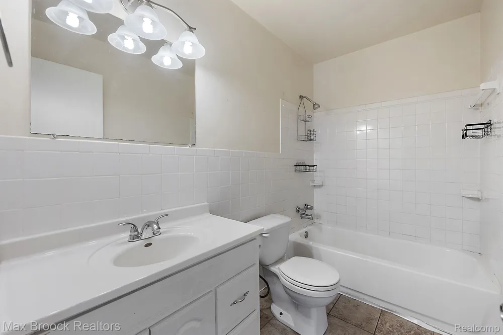 561 E Bennett Avenue Ferndale City, MI 48220