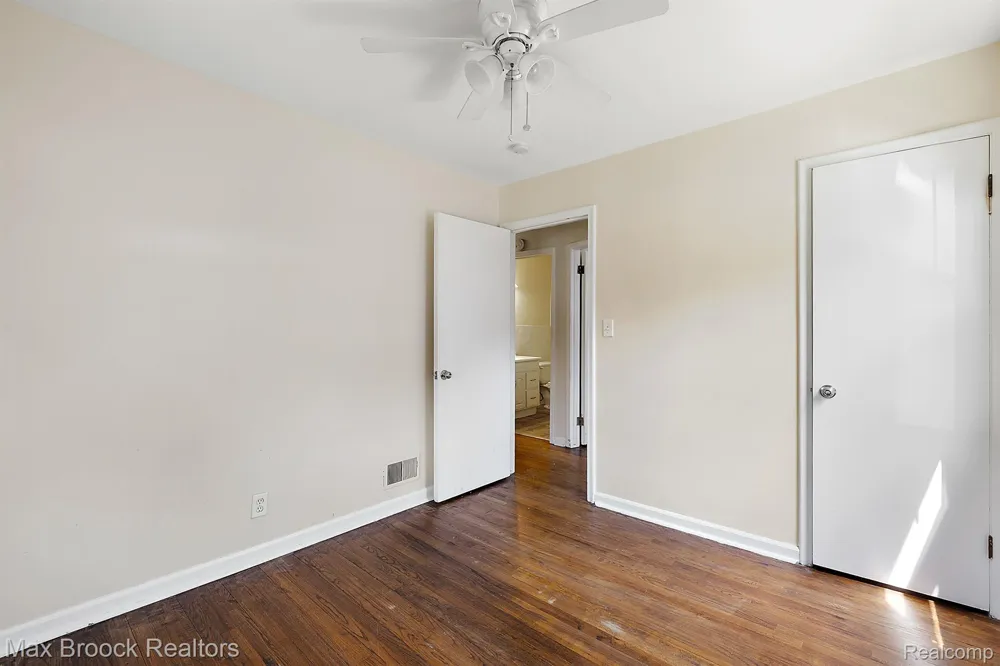 561 E Bennett Avenue Ferndale City, MI 48220