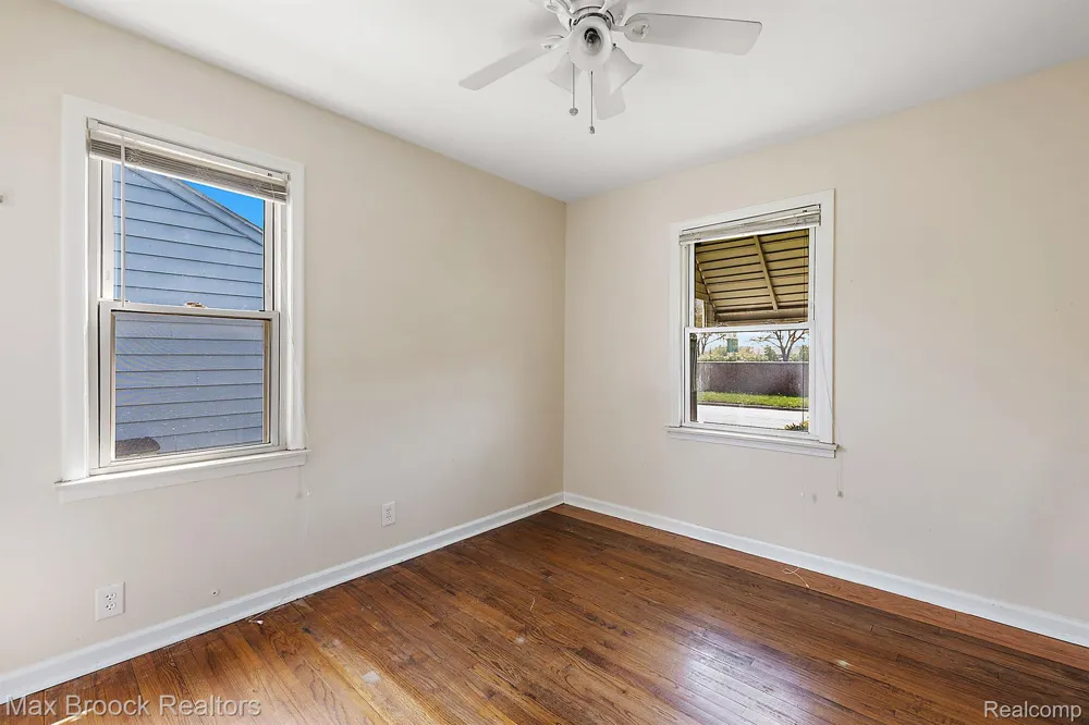 561 E Bennett Avenue Ferndale City, MI 48220
