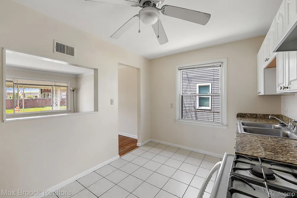 561 E Bennett Avenue Ferndale City, MI 48220