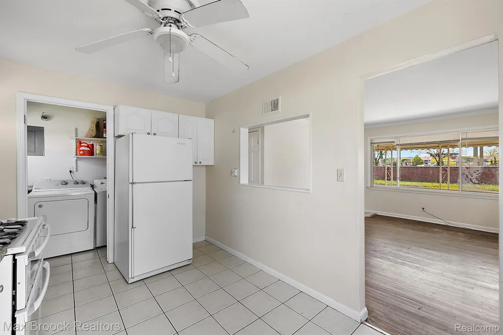561 E Bennett Avenue Ferndale City, MI 48220