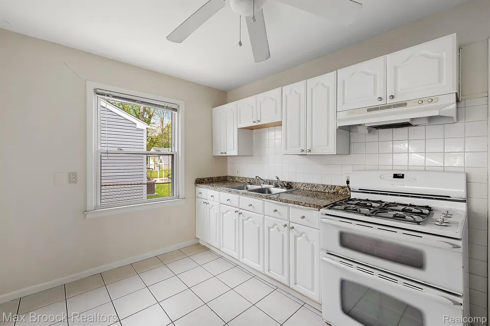 561 E Bennett Avenue Ferndale City, MI 48220
