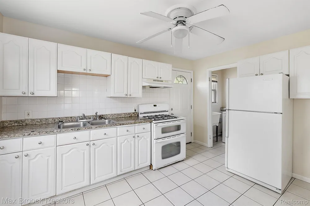 561 E Bennett Avenue Ferndale City, MI 48220