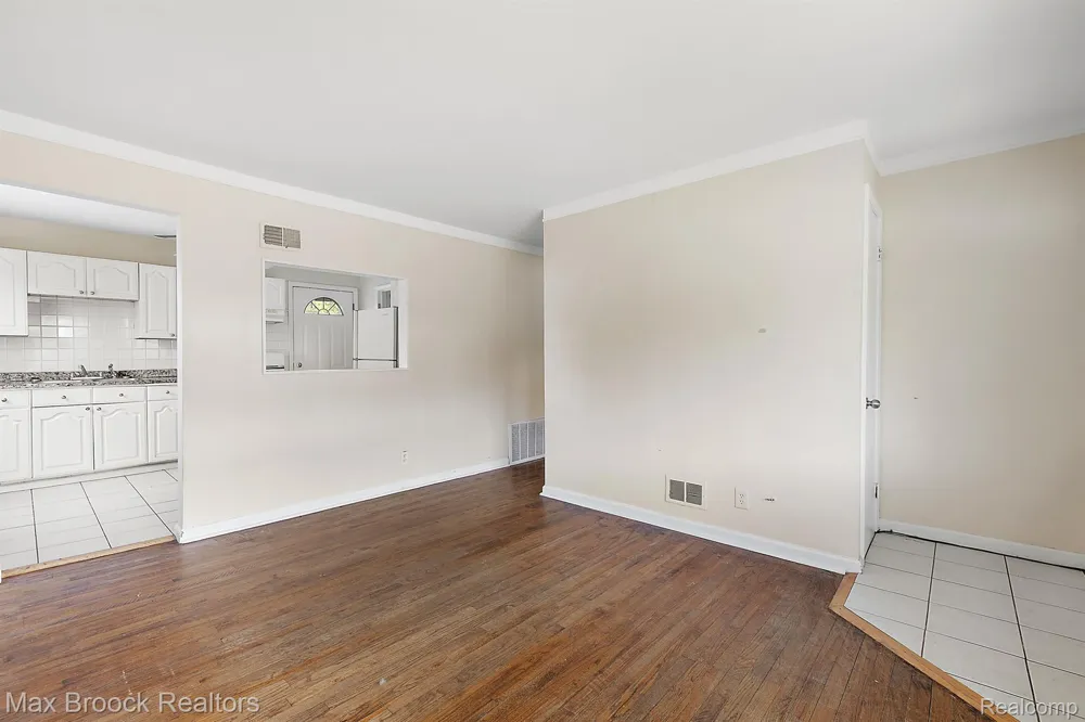 561 E Bennett Avenue Ferndale City, MI 48220