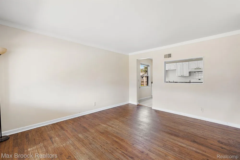 561 E Bennett Avenue Ferndale City, MI 48220