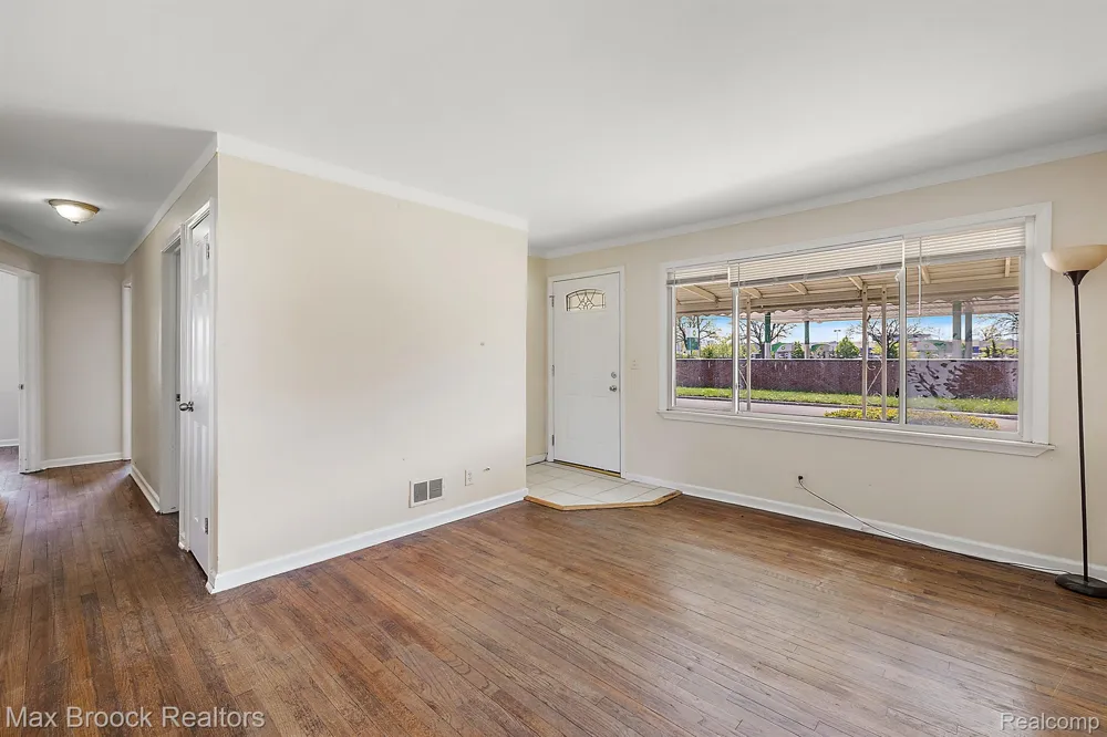 561 E Bennett Avenue Ferndale City, MI 48220