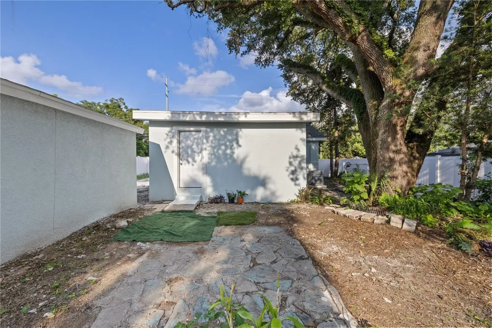 8714 BLVD Tampa, FL 33604