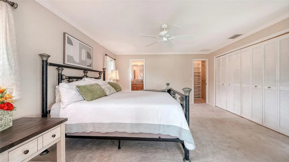 5621 PALM AIRE DRIVE Sarasota, FL 34243