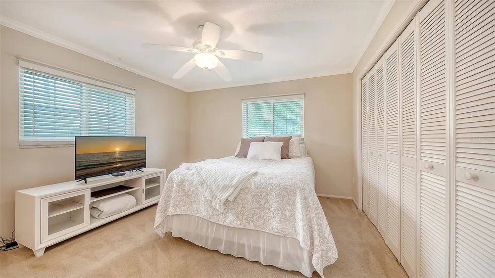 5621 PALM AIRE DRIVE Sarasota, FL 34243