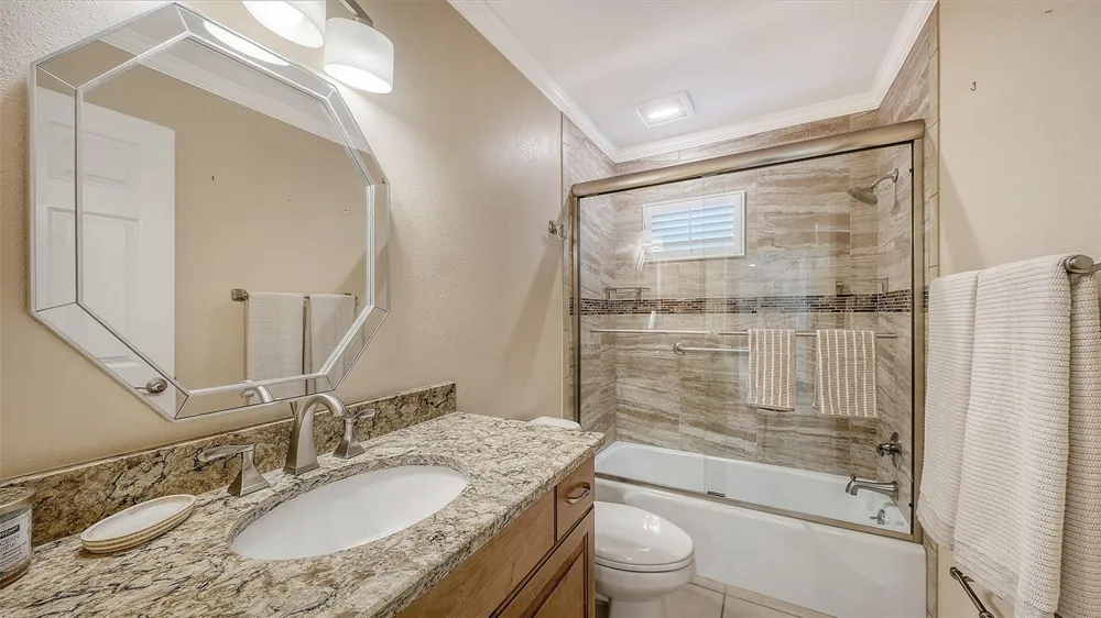 5621 PALM AIRE DRIVE Sarasota, FL 34243