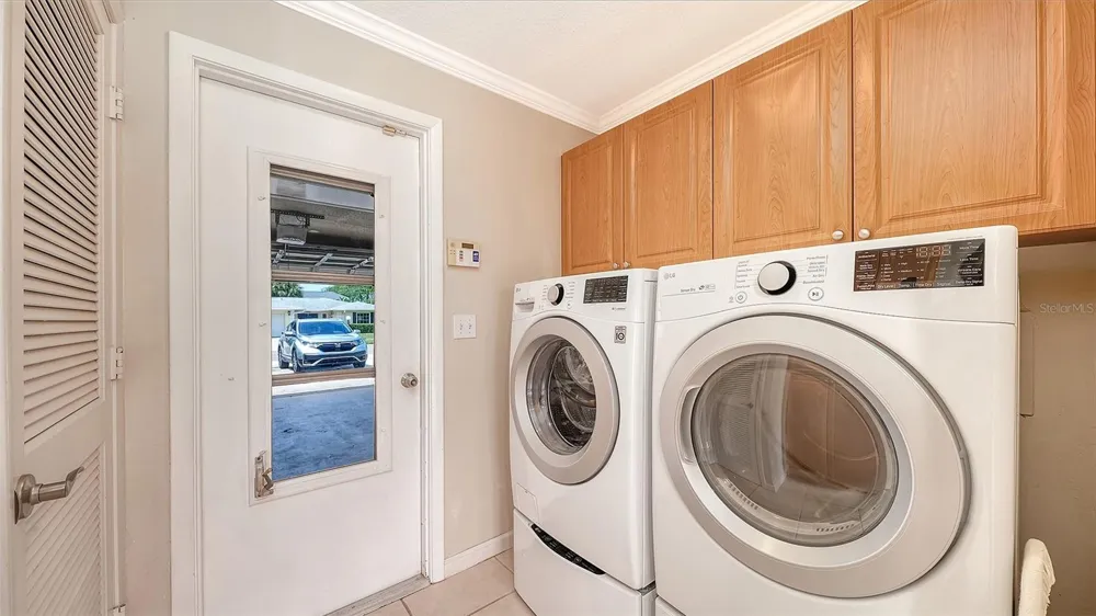 5621 PALM AIRE DRIVE Sarasota, FL 34243